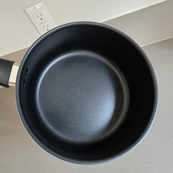 Simply Essential Nonstick Saucepan with Lid 3 qt / 2.8 L capacity - Picture 7 of 16